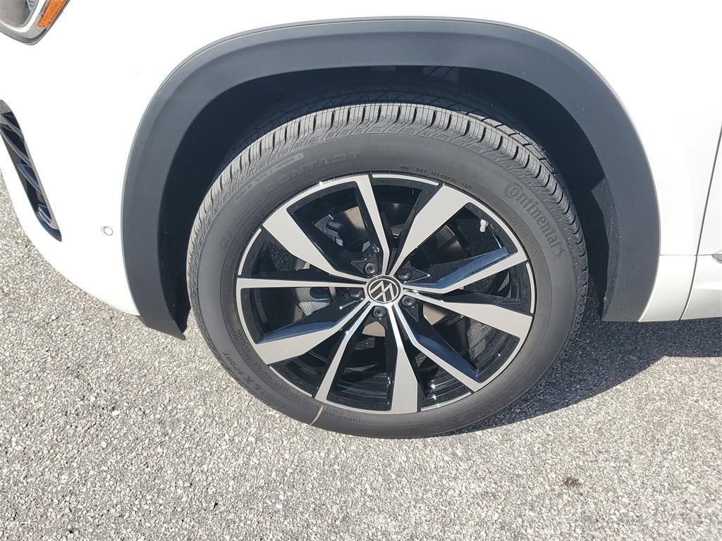 new 2025 Volkswagen Atlas car, priced at $50,924