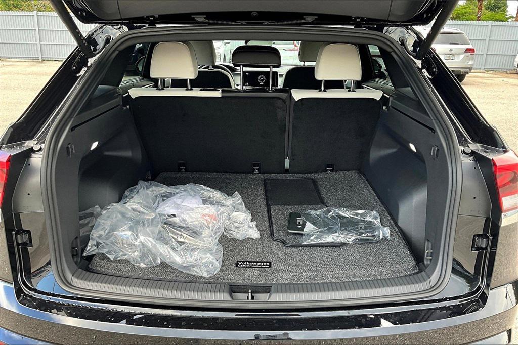 new 2026 Volkswagen Atlas Cross Sport car, priced at $54,065