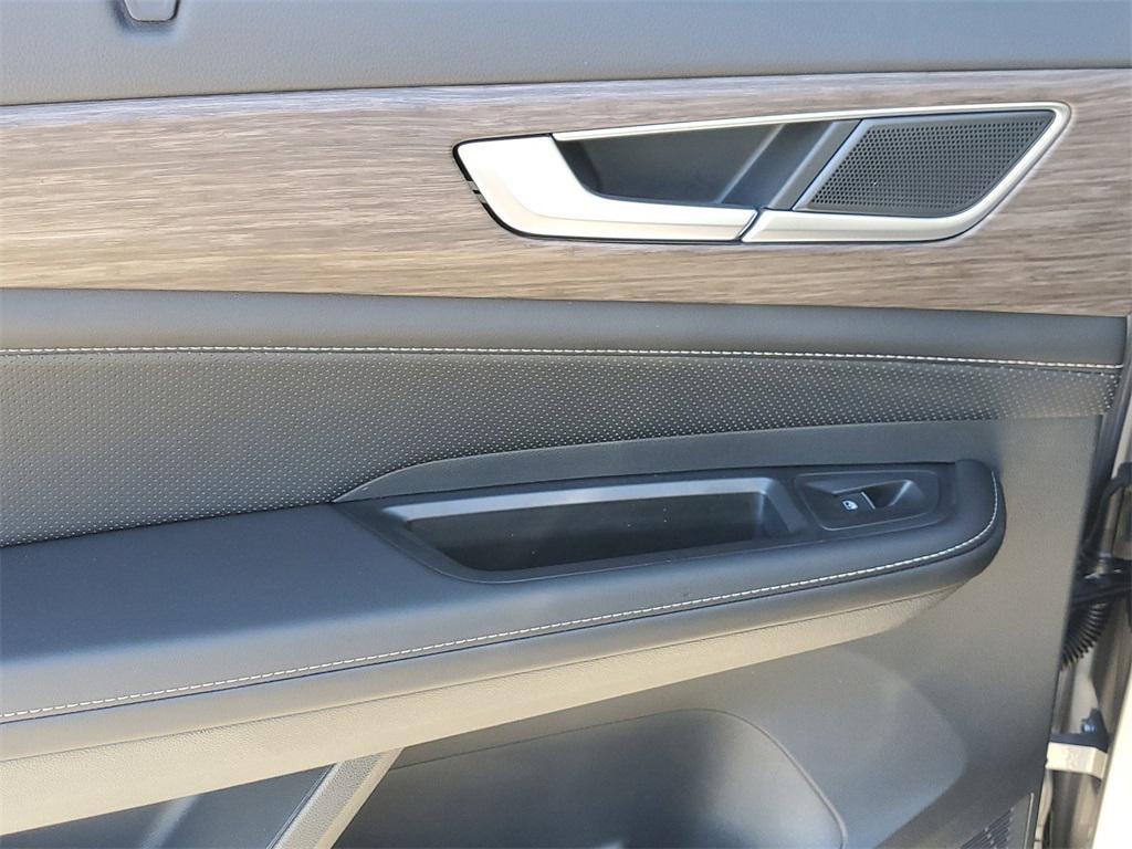 new 2025 Volkswagen Atlas car, priced at $43,129