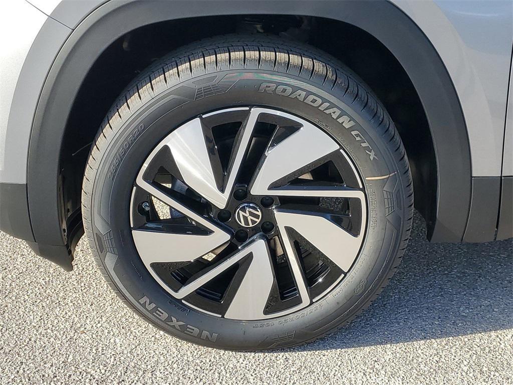 new 2025 Volkswagen Atlas car, priced at $43,129