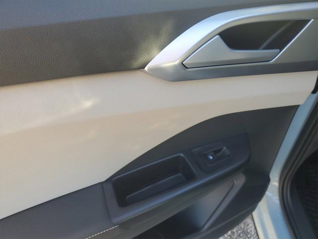 new 2025 Volkswagen Taos car, priced at $31,100
