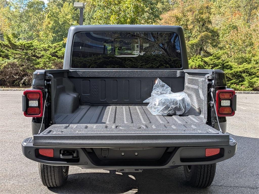 new 2025 Jeep Gladiator car, priced at $51,565