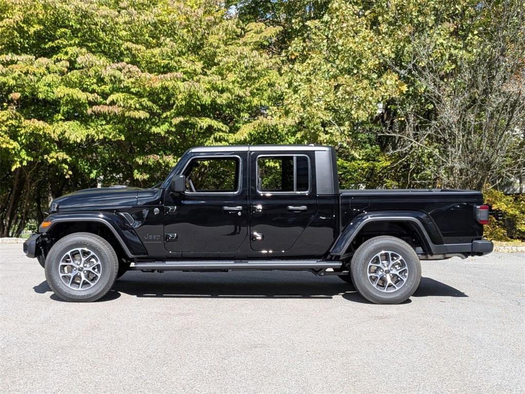new 2025 Jeep Gladiator car, priced at $51,565