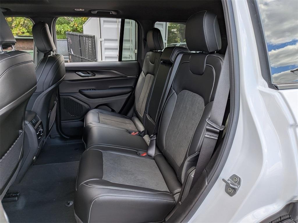 new 2025 Jeep Grand Cherokee car, priced at $42,385