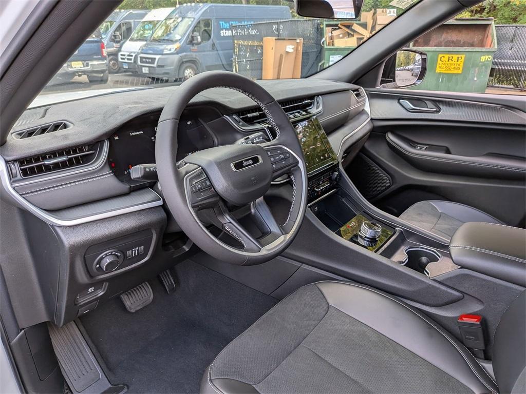 new 2025 Jeep Grand Cherokee car, priced at $42,385