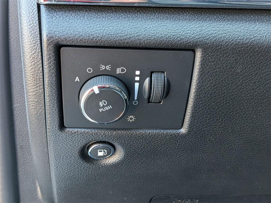 used 2021 Jeep Grand Cherokee car, priced at $33,150