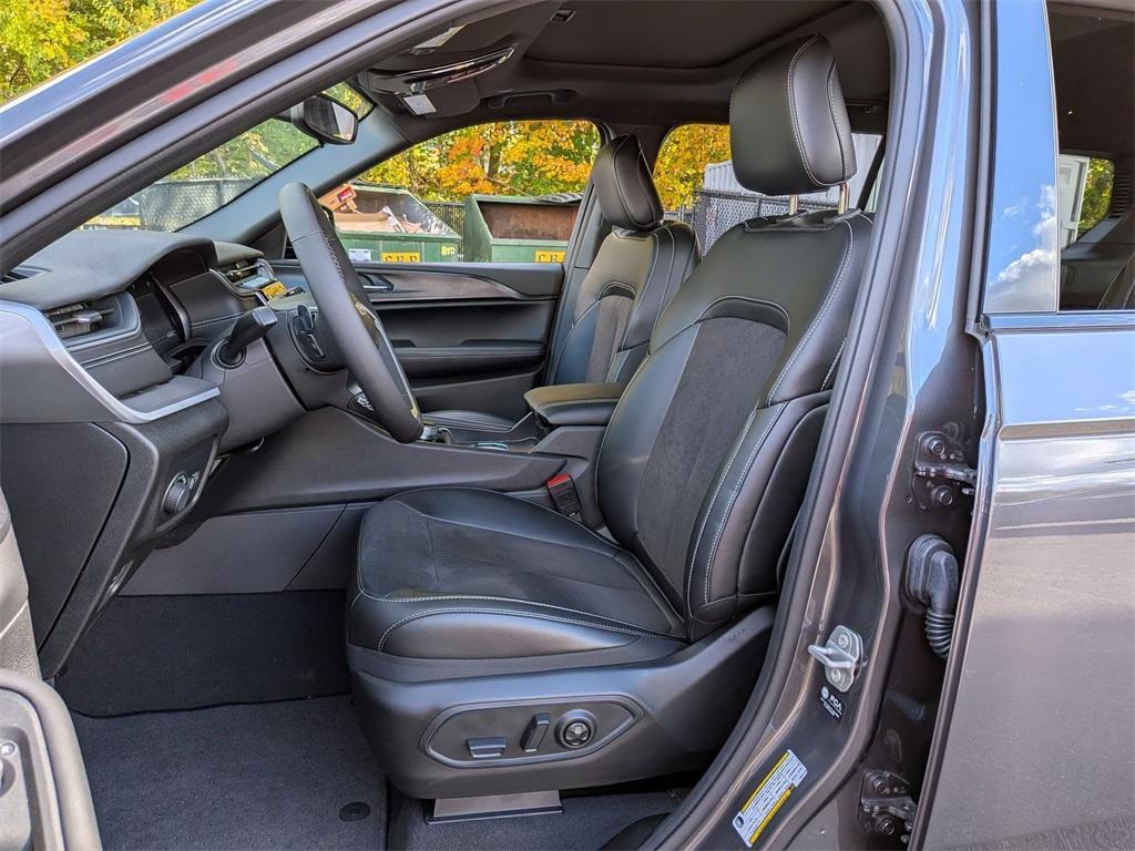 new 2024 Jeep Grand Cherokee L car