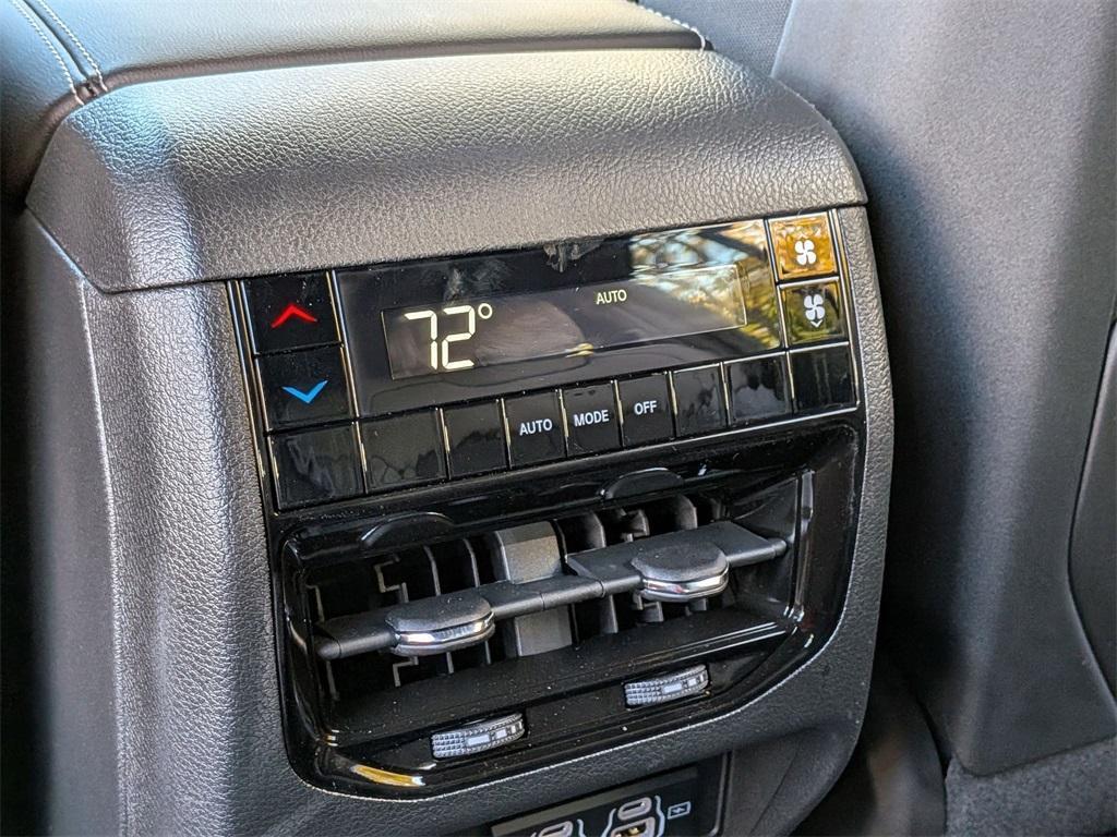 new 2024 Jeep Grand Cherokee L car