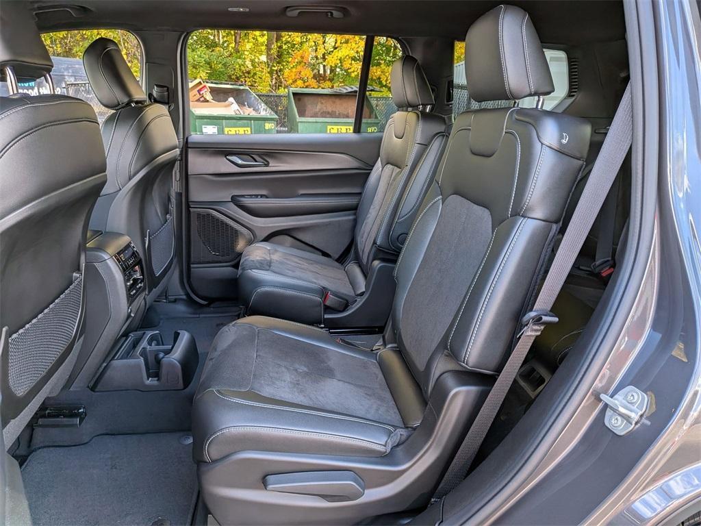 new 2024 Jeep Grand Cherokee L car