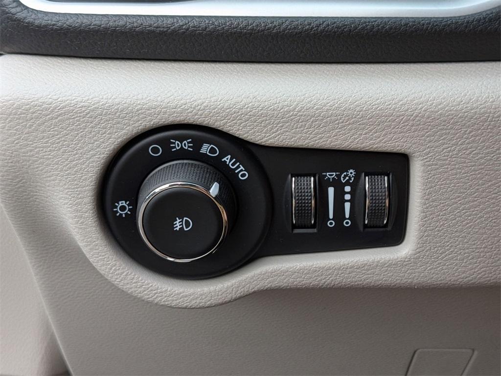 used 2022 Chrysler Pacifica car, priced at $32,990