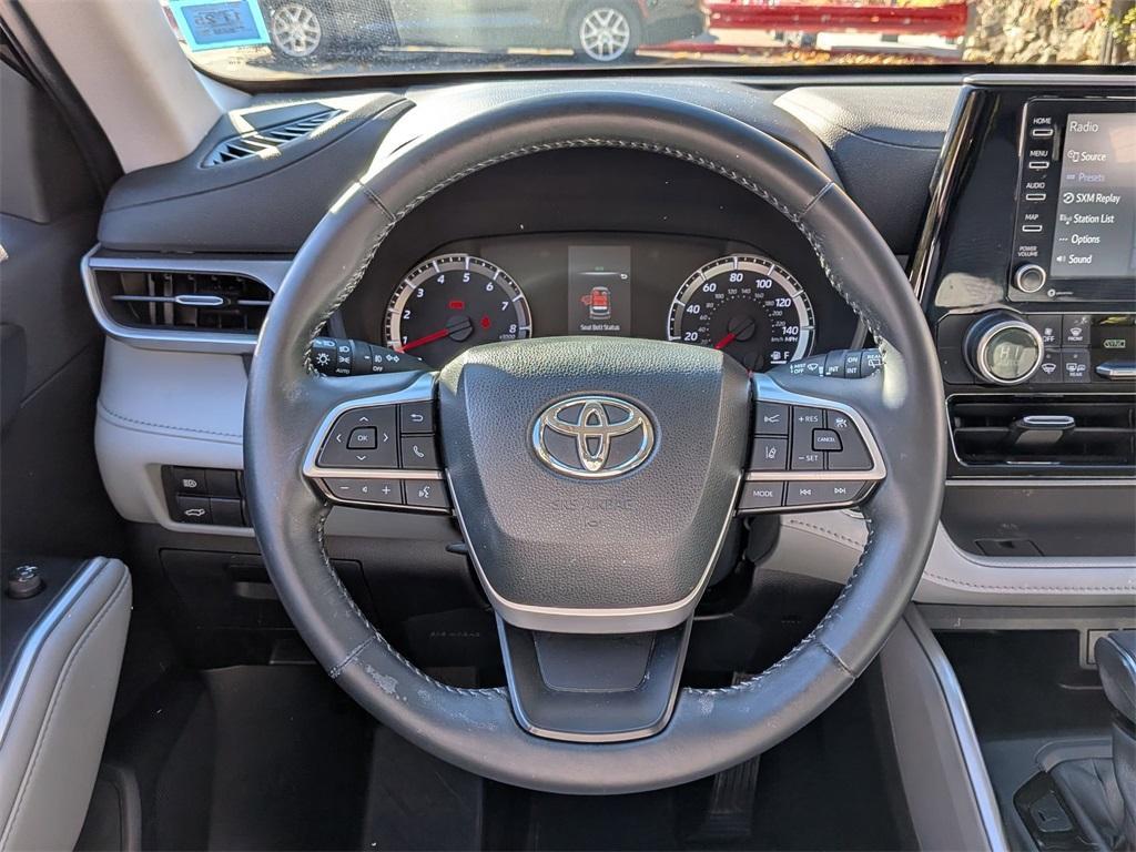 used 2022 Toyota Highlander car, priced at $31,250
