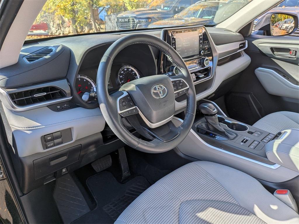 used 2022 Toyota Highlander car, priced at $31,250