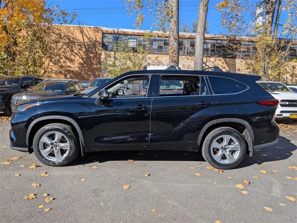 used 2022 Toyota Highlander car, priced at $31,250