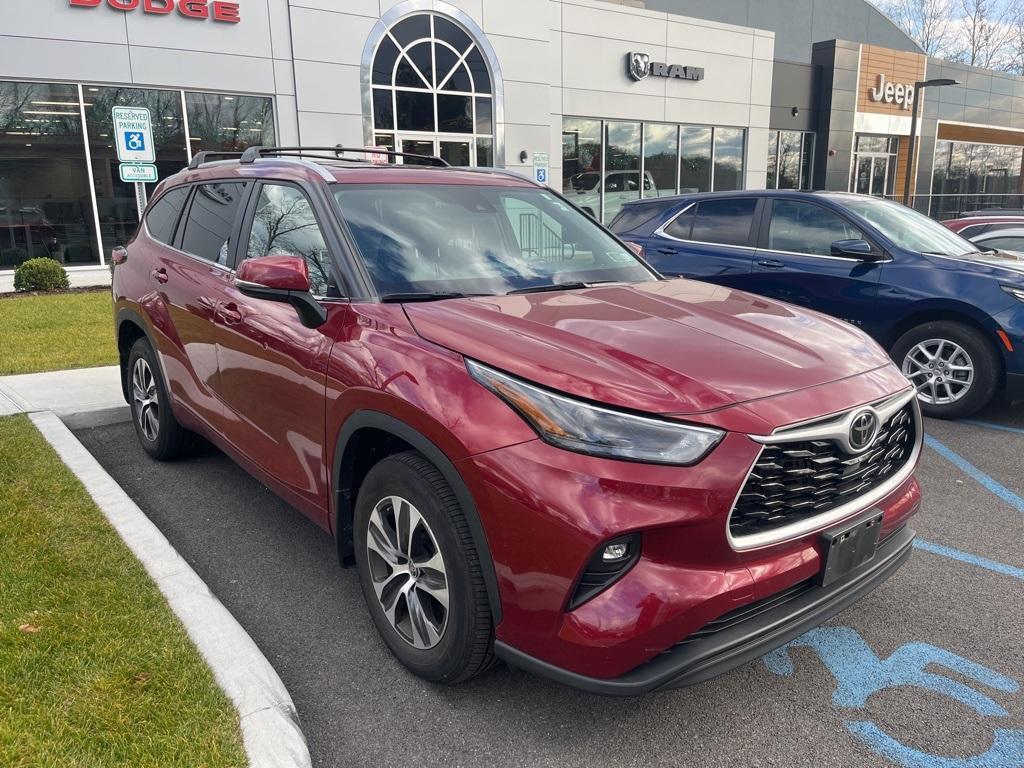 used 2023 Toyota Highlander car, priced at $35,253