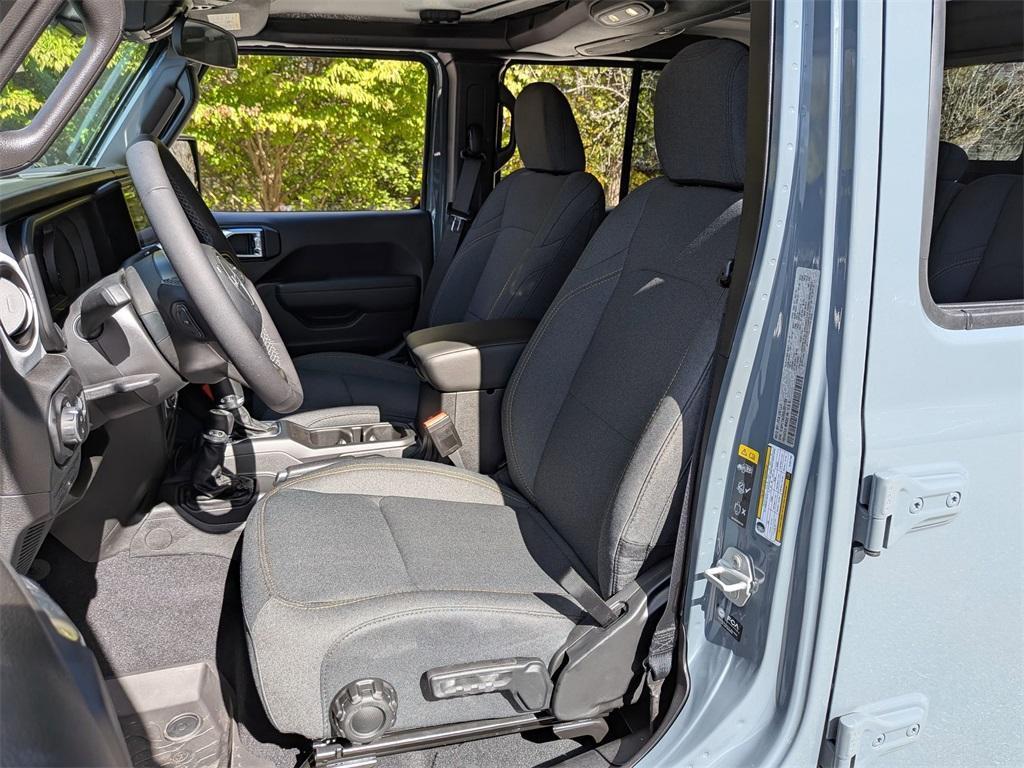 new 2025 Jeep Gladiator car, priced at $45,855