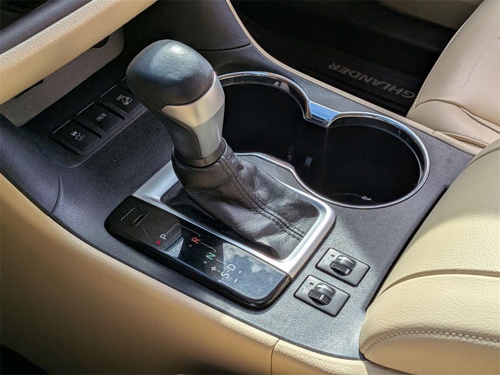 used 2015 Toyota Highlander car, priced at $19,150