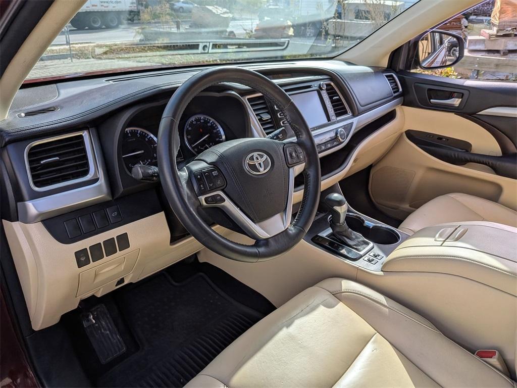 used 2015 Toyota Highlander car, priced at $19,150