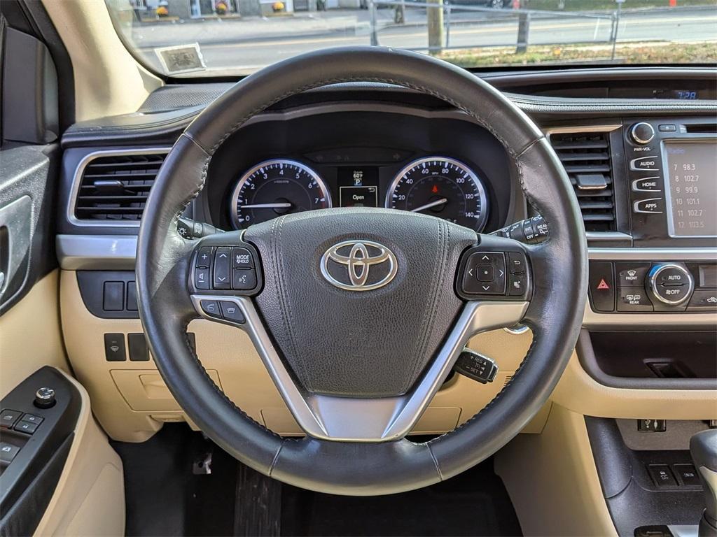 used 2015 Toyota Highlander car, priced at $19,150