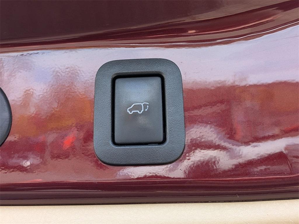 used 2015 Toyota Highlander car, priced at $19,150