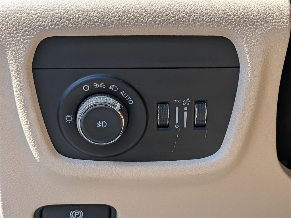 used 2022 Jeep Grand Cherokee car, priced at $28,280