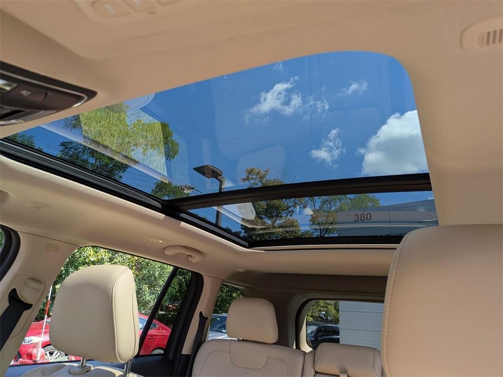 used 2022 Jeep Grand Cherokee car, priced at $28,280