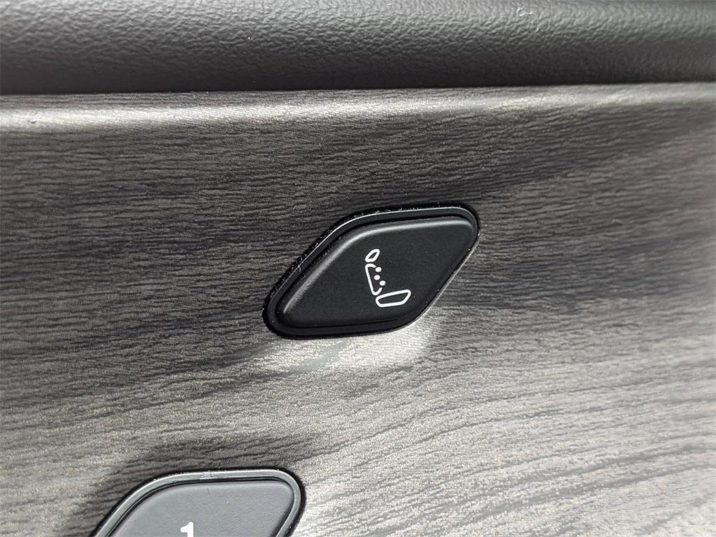 used 2022 Jeep Grand Cherokee car, priced at $37,750