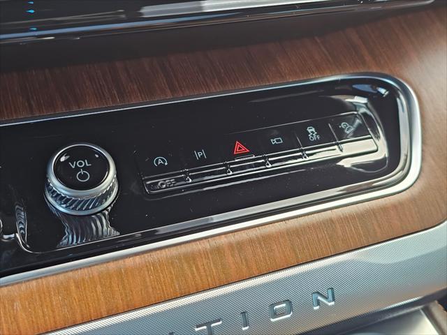 new 2025 Ford Expedition car, priced at $86,805
