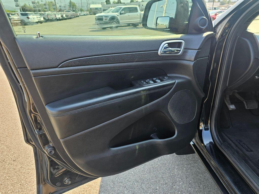 used 2017 Jeep Grand Cherokee car, priced at $15,900