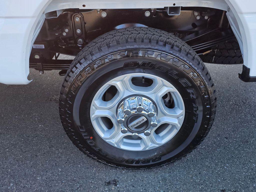 new 2025 Ford F-350 car, priced at $53,626