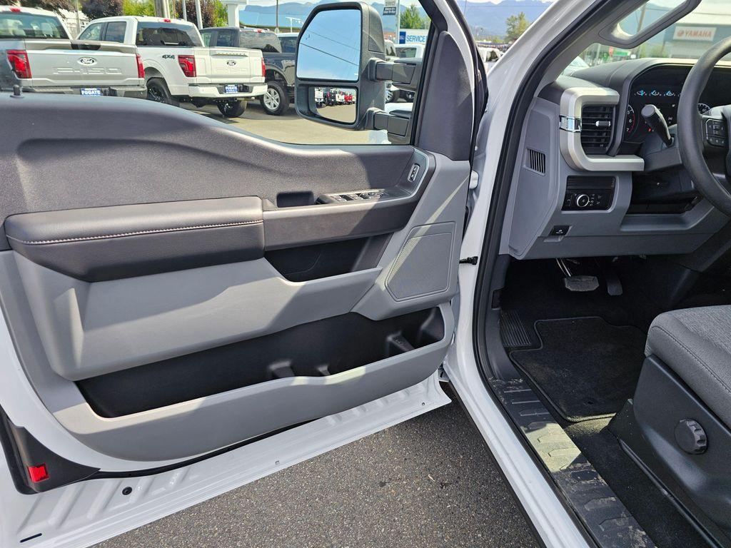 new 2025 Ford F-350 car, priced at $58,215