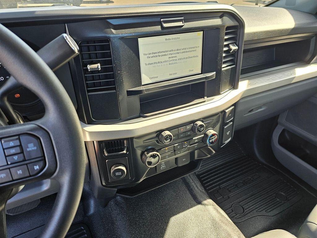 new 2025 Ford F-250 car, priced at $44,080