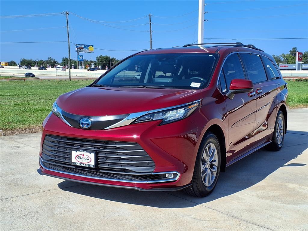 used 2023 Toyota Sienna car, priced at $43,748