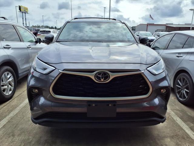 used 2023 Toyota Highlander car, priced at $39,998