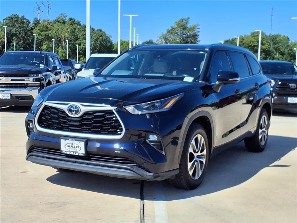 used 2021 Toyota Highlander car, priced at $27,248
