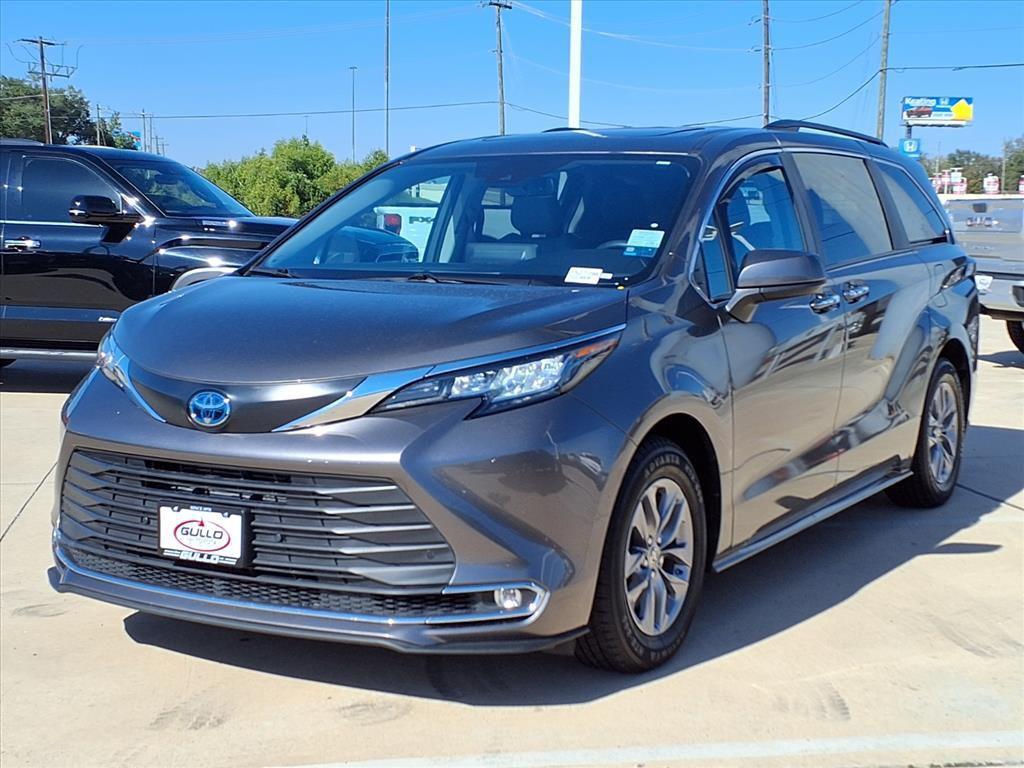 used 2023 Toyota Sienna car, priced at $37,998