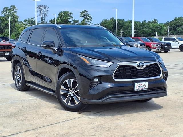 used 2022 Toyota Highlander car, priced at $34,998