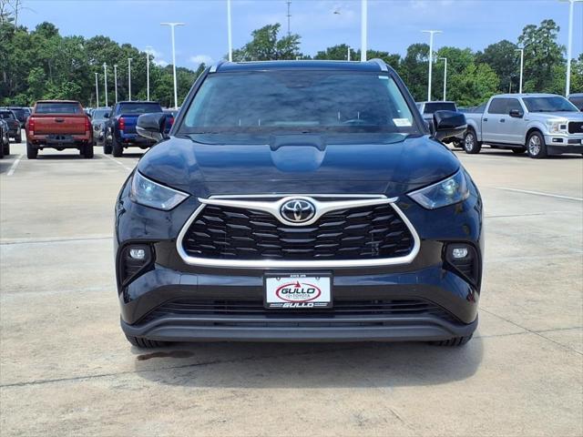used 2022 Toyota Highlander car, priced at $34,998