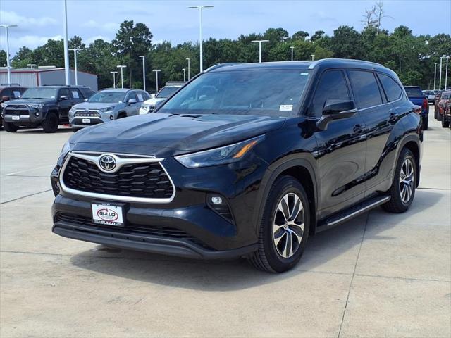 used 2022 Toyota Highlander car, priced at $34,998