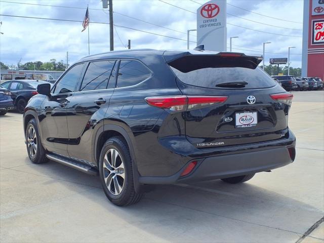 used 2022 Toyota Highlander car, priced at $34,998