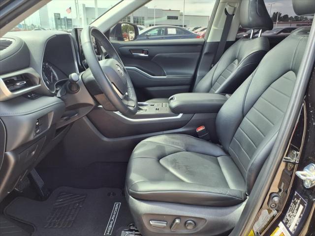 used 2022 Toyota Highlander car, priced at $34,998
