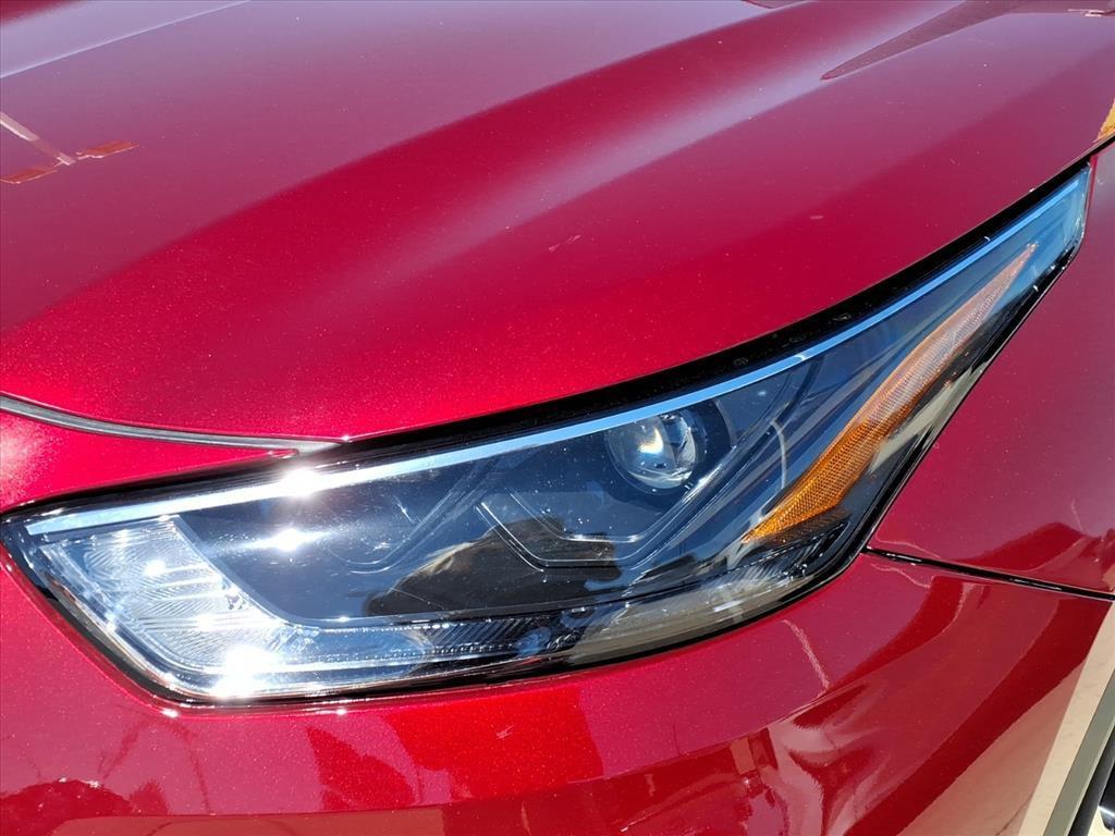 used 2022 Toyota Highlander car, priced at $34,748
