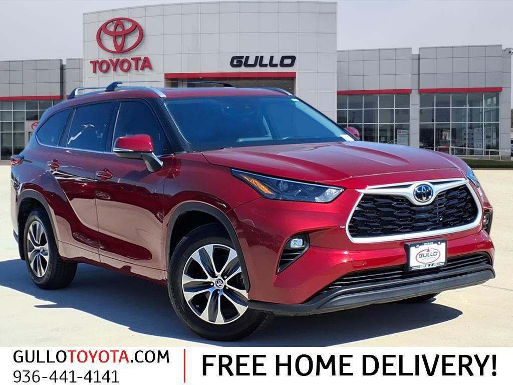 used 2022 Toyota Highlander car, priced at $34,748