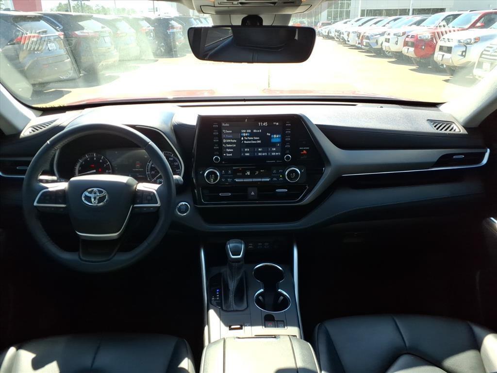 used 2022 Toyota Highlander car, priced at $34,748