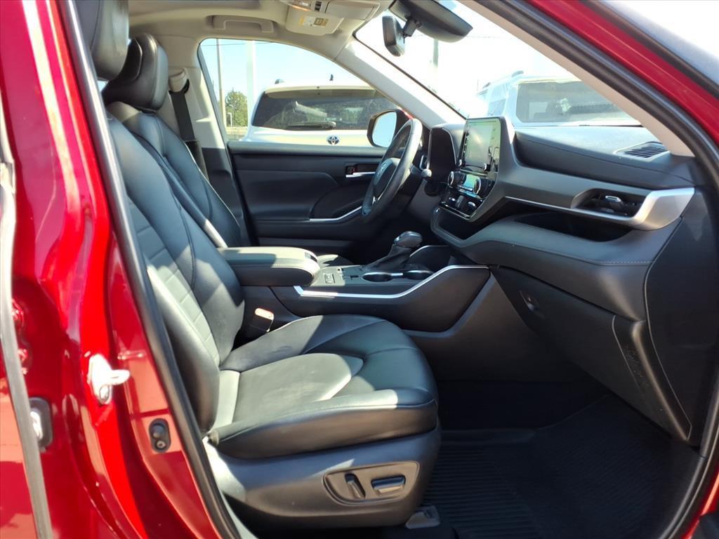 used 2022 Toyota Highlander car, priced at $34,748