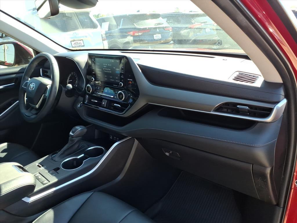 used 2022 Toyota Highlander car, priced at $34,748