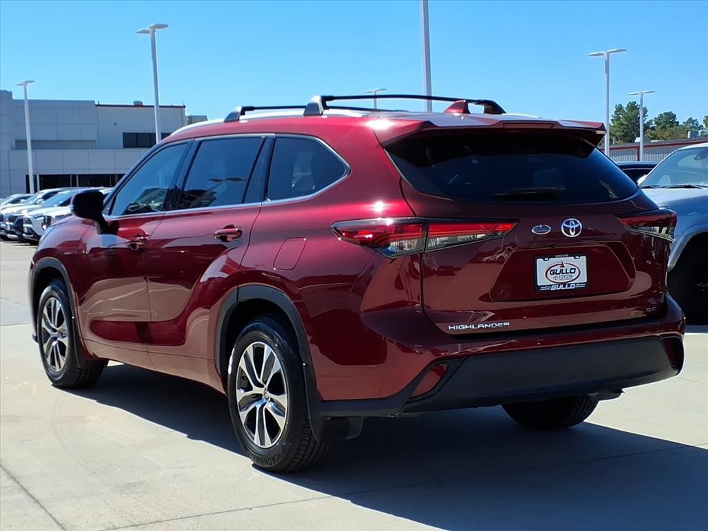used 2022 Toyota Highlander car, priced at $34,748