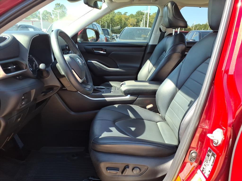 used 2022 Toyota Highlander car, priced at $34,748