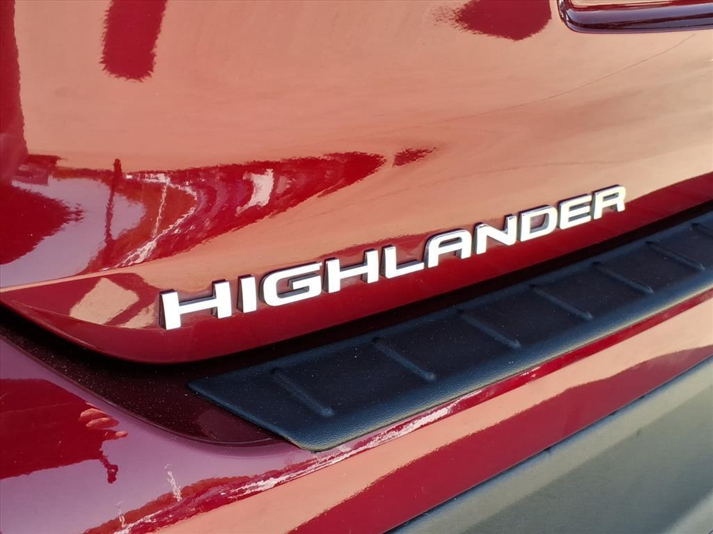 used 2022 Toyota Highlander car, priced at $34,748