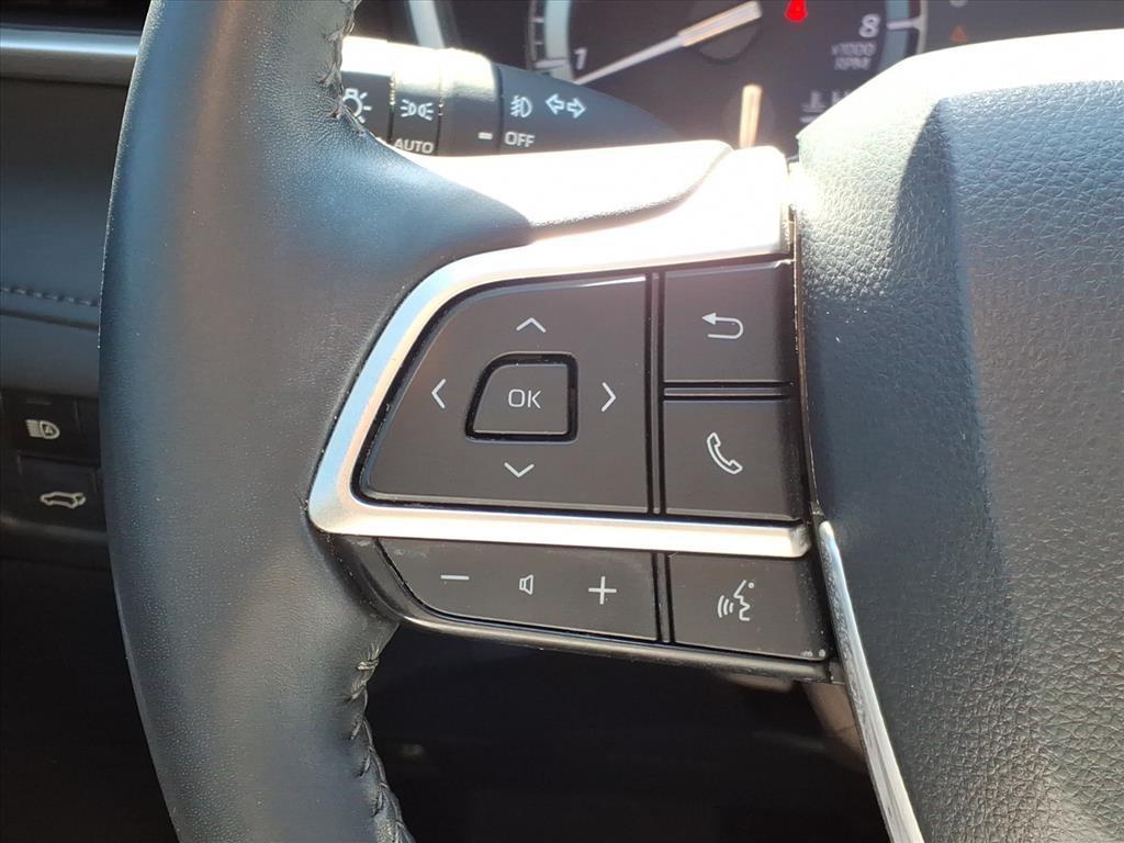 used 2022 Toyota Highlander car, priced at $34,748
