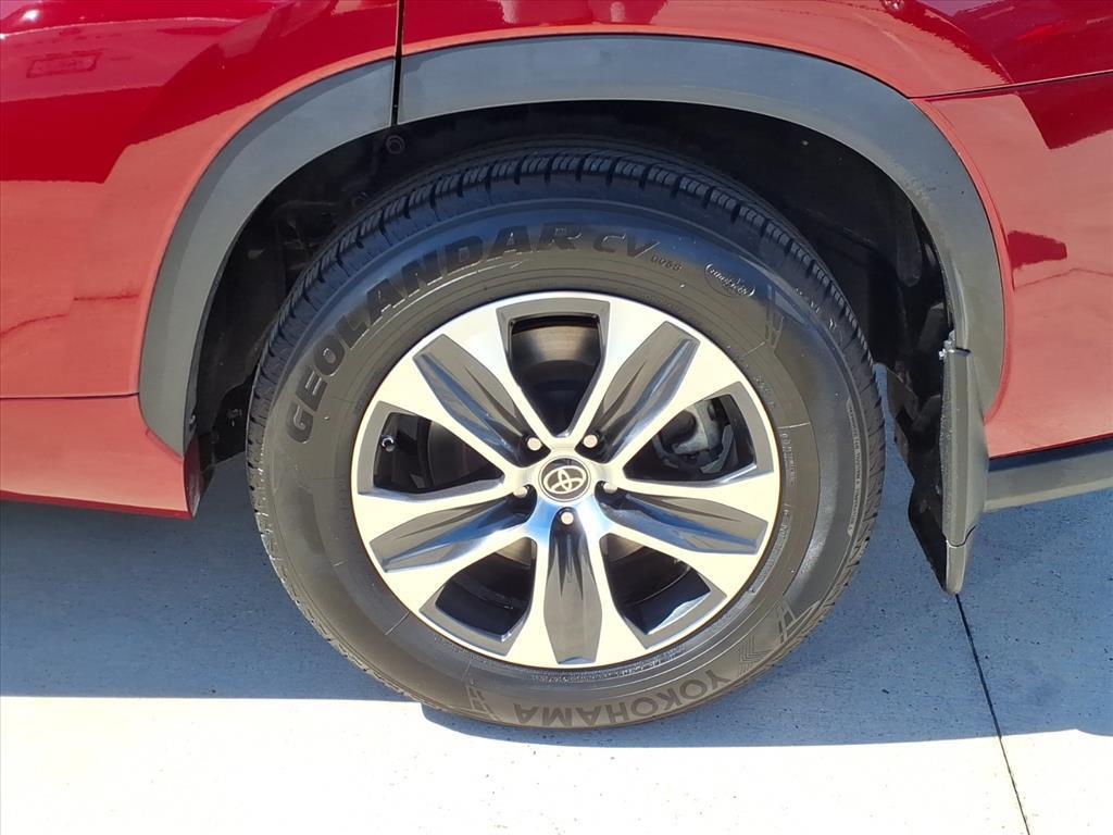 used 2022 Toyota Highlander car, priced at $34,748